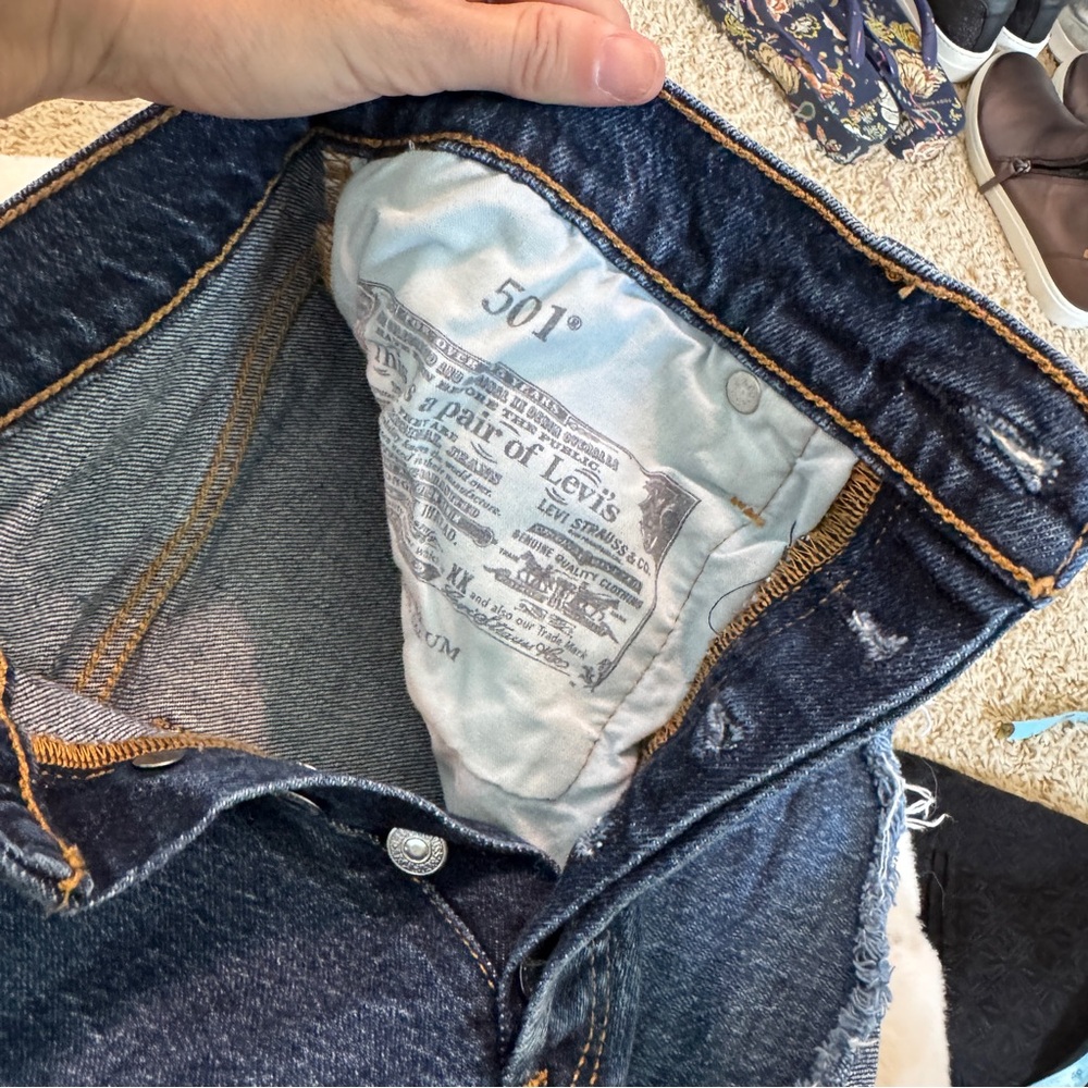 Levi’s Premium 501 High Rise Distressed Denim Shorts – Women’s Size W 27 - Picture 5 of 9